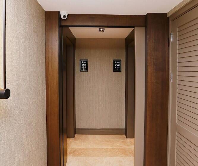 패밀리 룸, Pikola Otel