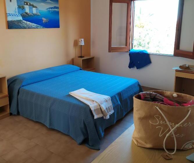 Economy Triple Room, Testa Di Monaco   Basic Beach Accommodations