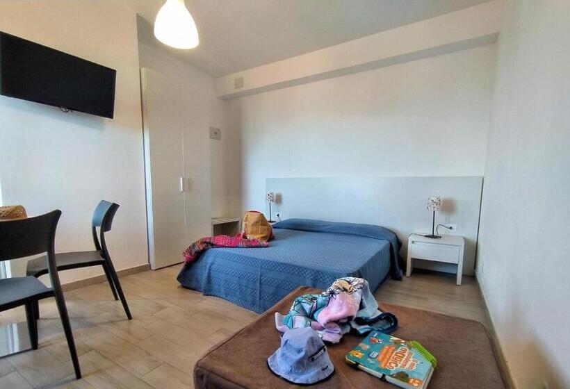 اتاق استاندارد با چشم‌انداز دریا, Testa Di Monaco   Basic Beach Accommodations