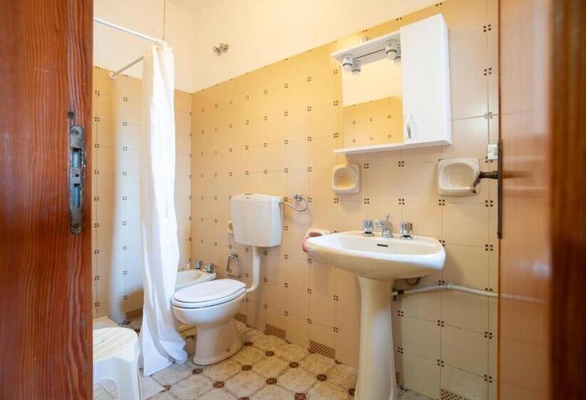 سوییت با چشم‌انداز باغ, Testa Di Monaco   Basic Beach Accommodations