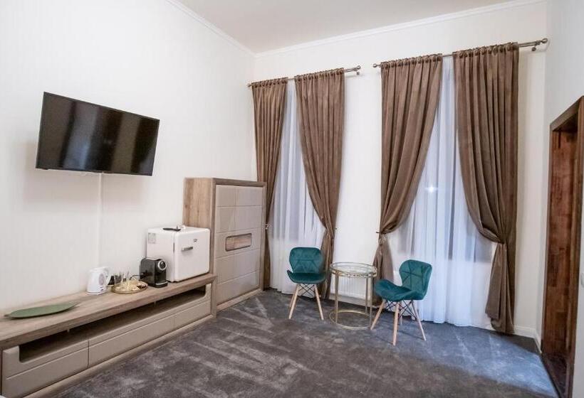إستوديو ديلوكس, The Nest Baia Mare