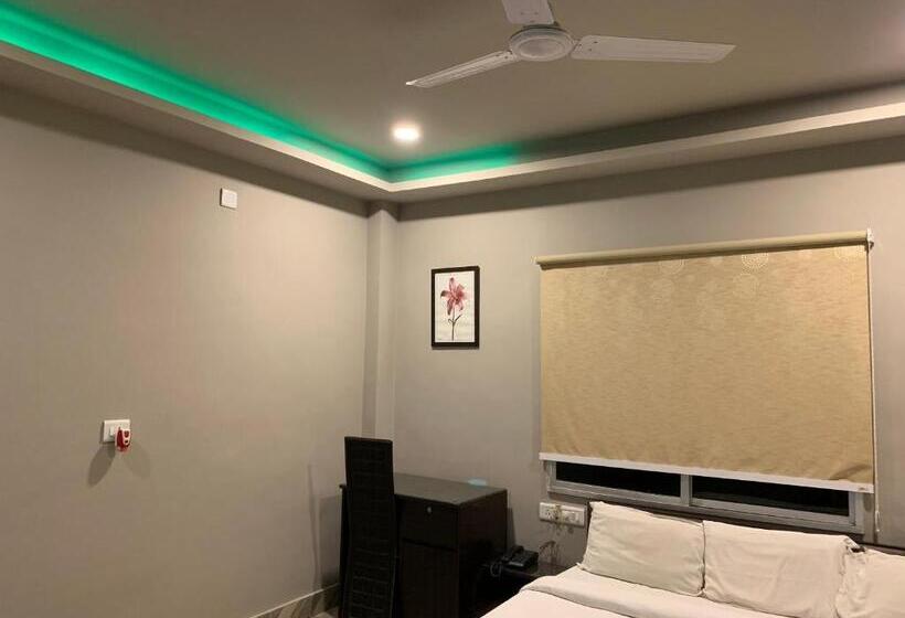 اتاق لوکس سه تخته, Gd Hotel Njp