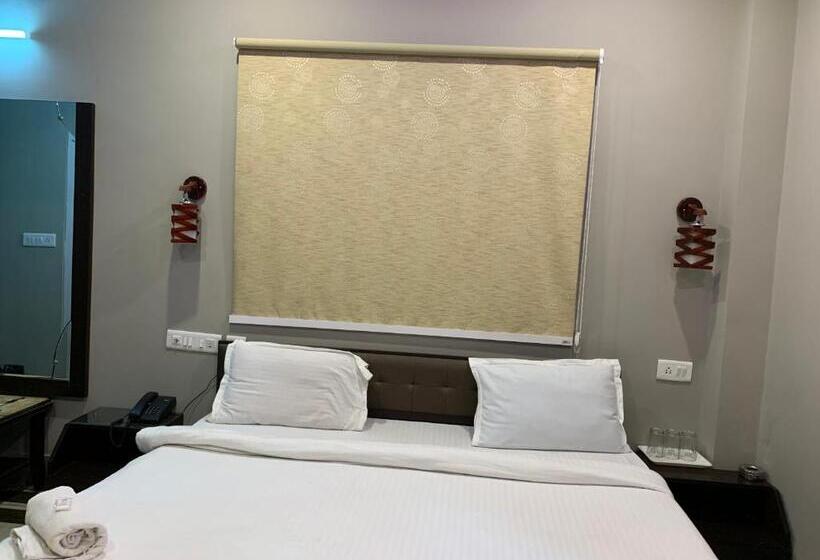 اتاق لوکس سه تخته, Gd Hotel Njp