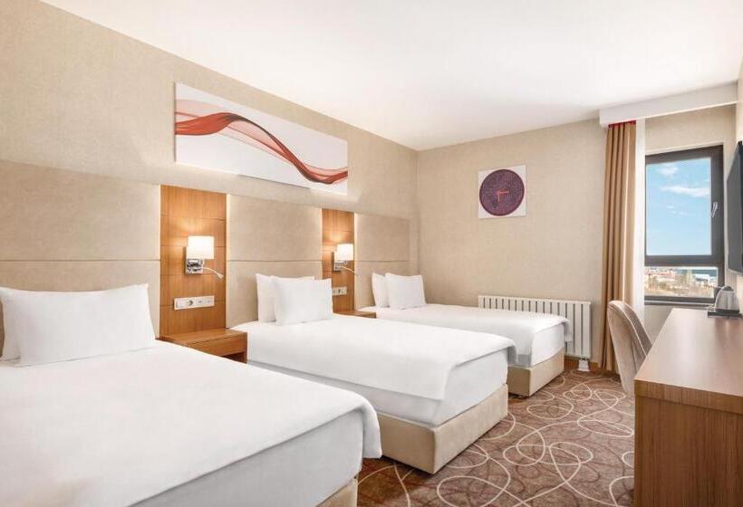 Номер Стандарт Трехместный, Ramada By Wyndham Elbistan