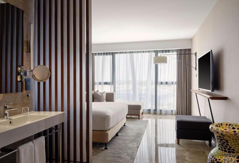 اتاق سوپریور با تخت بزرگ, Tunis Marriott