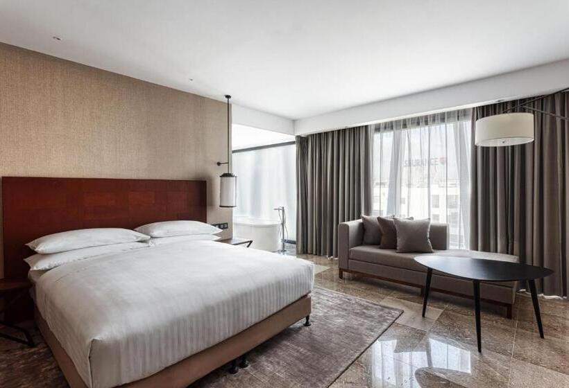 سوئیت جونیور با تخت بزرگ, Tunis Marriott