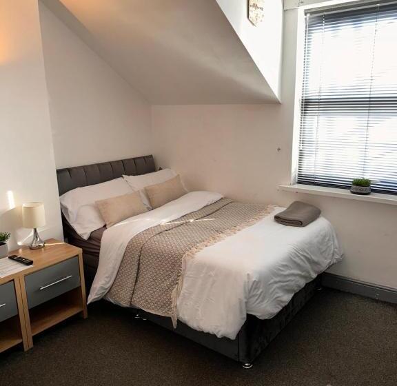 Номер Стандарт Трехместный, Lincoln City Centre Rooms P&s