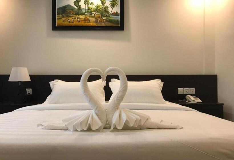 Номер Deluxe Кровать Кинг, Apple Hotel Two   Near Phnom Penh Airport