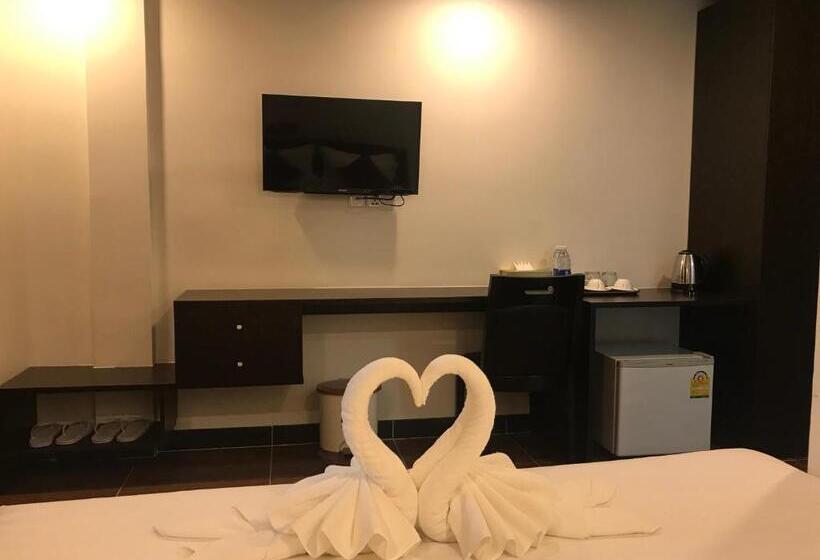 キングサイズベッドのスタンダードルーム, Apple Hotel Two   Near Phnom Penh Airport