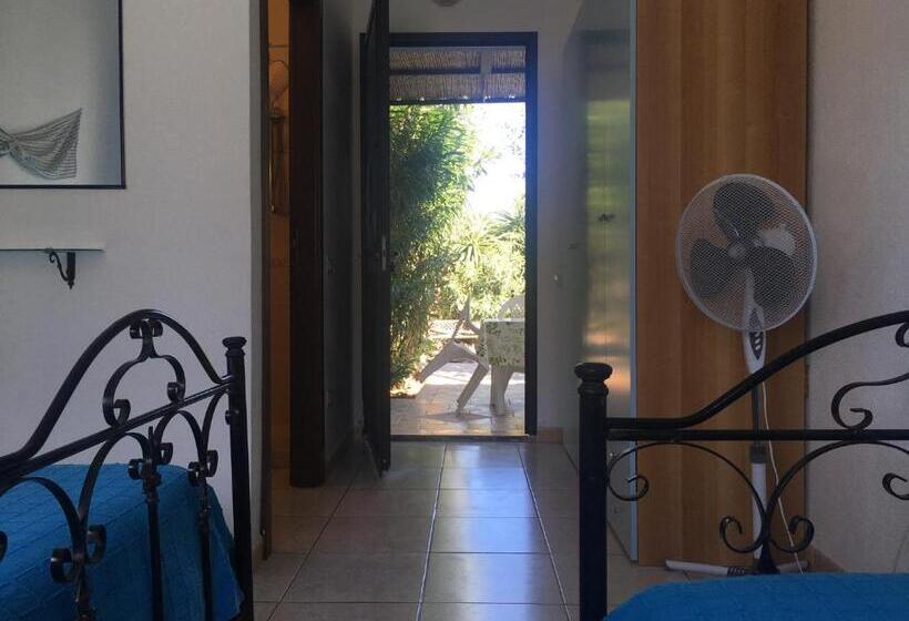 اتاق ساده سه‌ نفره, Garden Rooms