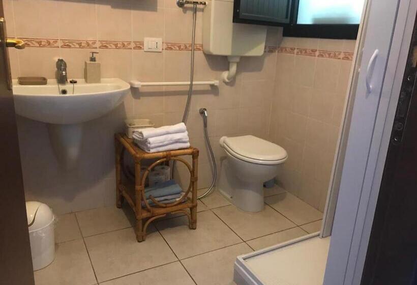 اتاق استاندارد سه نفره, Garden Rooms