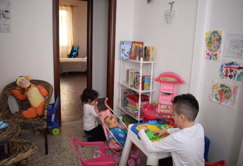 اتاق استاندارد چهار تخته, Actinia Accommodation