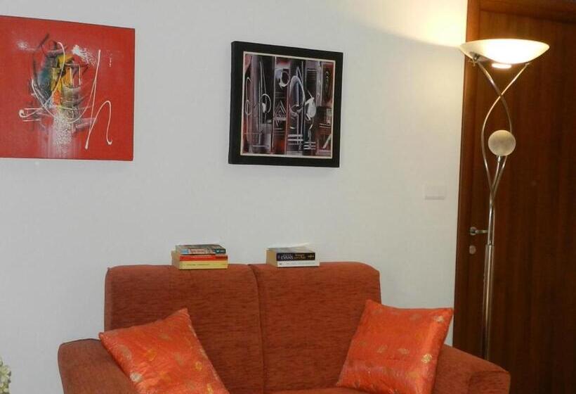 اتاق استاندارد سه تخته با بالکن, Actinia Accommodation