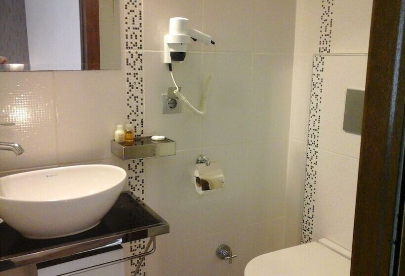 اتاق ساده سه‌ نفره, Olimpiyat Hotel Izmir
