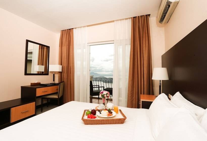 디럭스 룸 호수 전망, The Lake Hotel Tagaytay