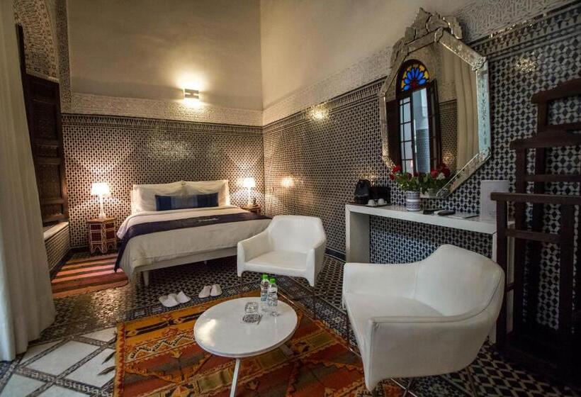 سوییت با چشم‌انداز استخر, Riad Braya