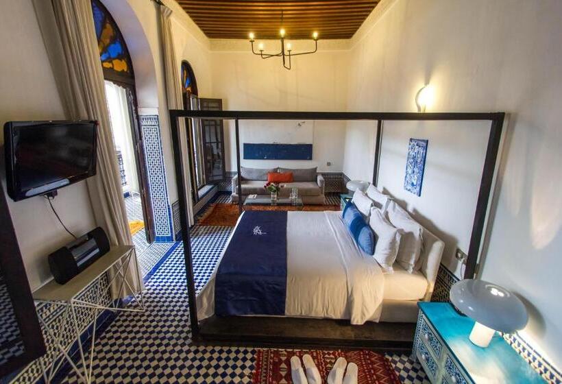 سوییت لوکس, Riad Braya