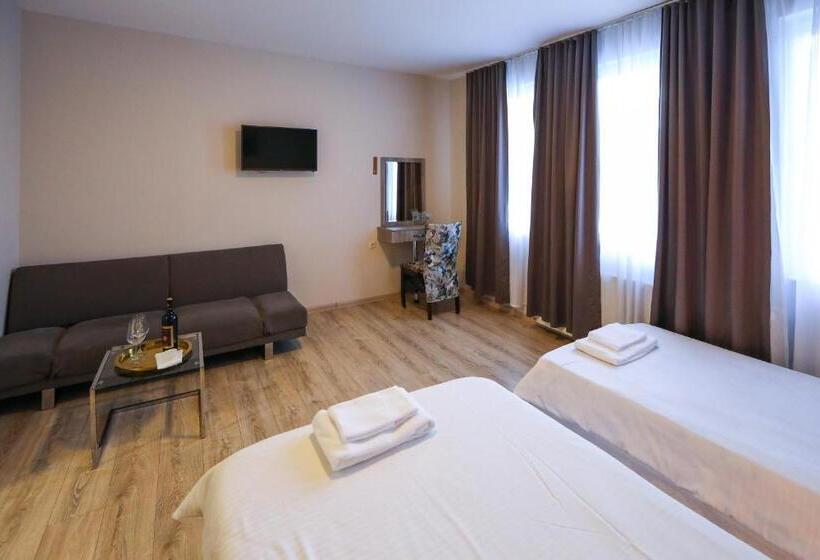Quarto Estandar Individual, Complex Baroto