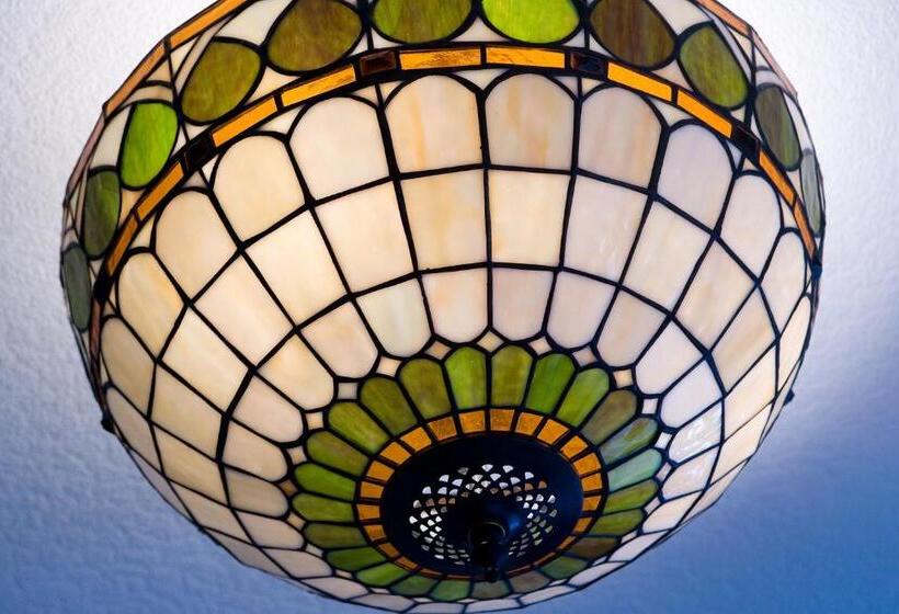 اتاق لوکس, Burnside B&b