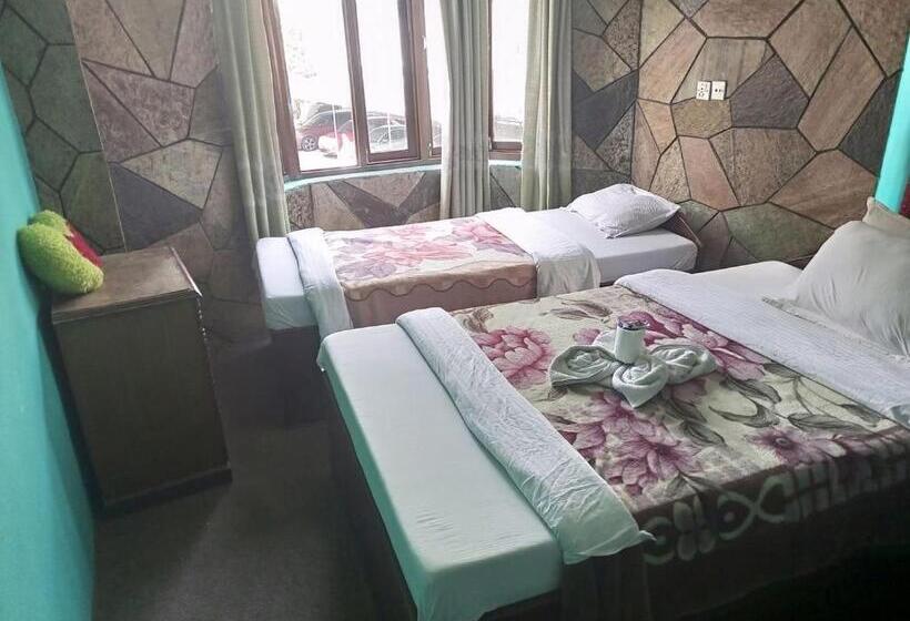 Economy Triple Room, Rosemerry