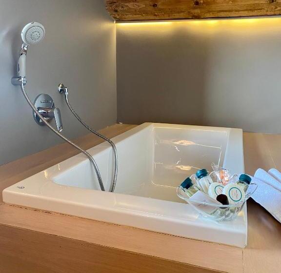 Habitaci�n Est�ndar Abuhardillada, Rutzer Hotel Ristorante & Panoramic Spa