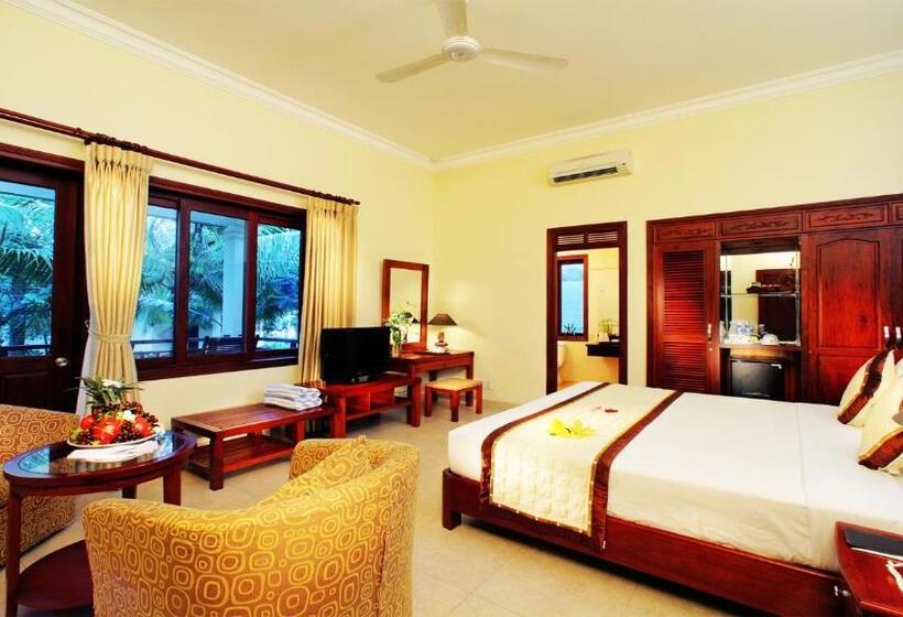 اتاق لوکس با چشم‌انداز دریا, Golden Coast Resort & Spa