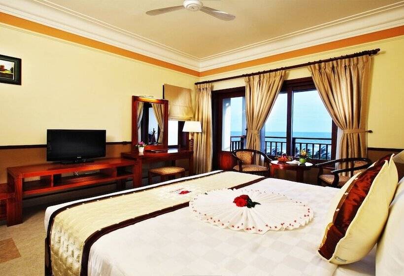 اتاق لوکس با چشم‌انداز باغ, Golden Coast Resort & Spa