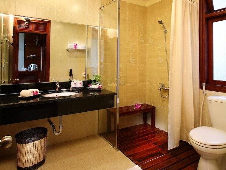 اتاق لوکس با چشم‌انداز دریا, Golden Coast Resort & Spa