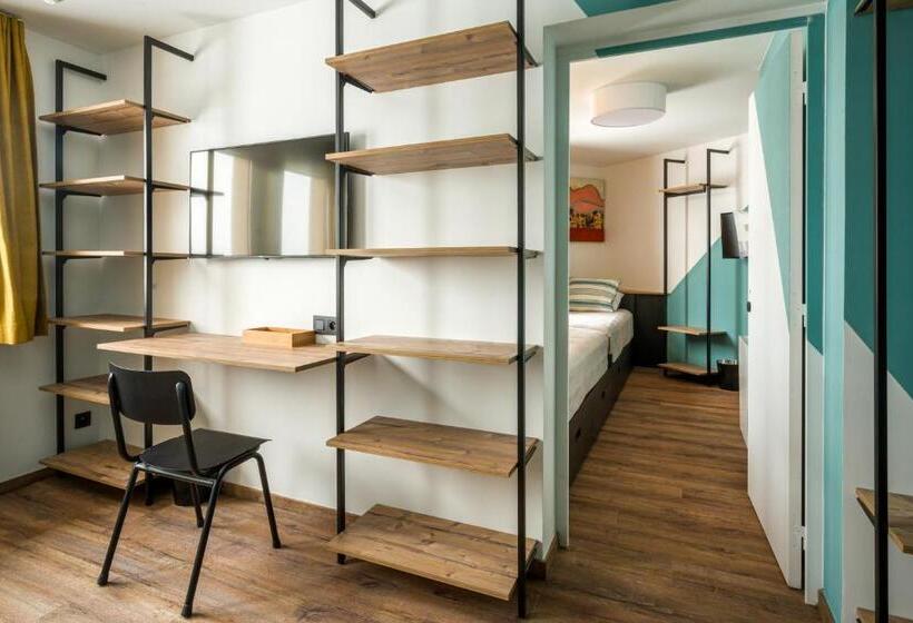 Family Suite, L Outa Hotel Restaurant