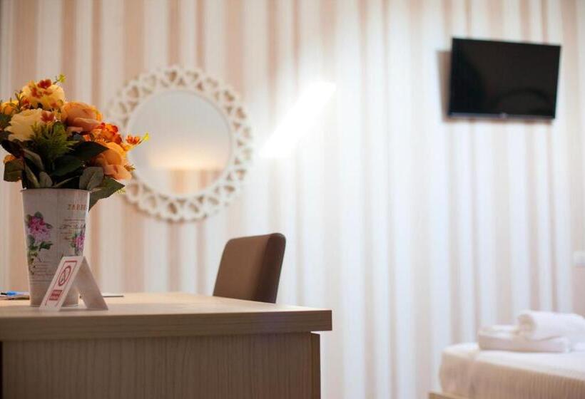 اتاق استاندارد سه نفره, Nova Residence 2