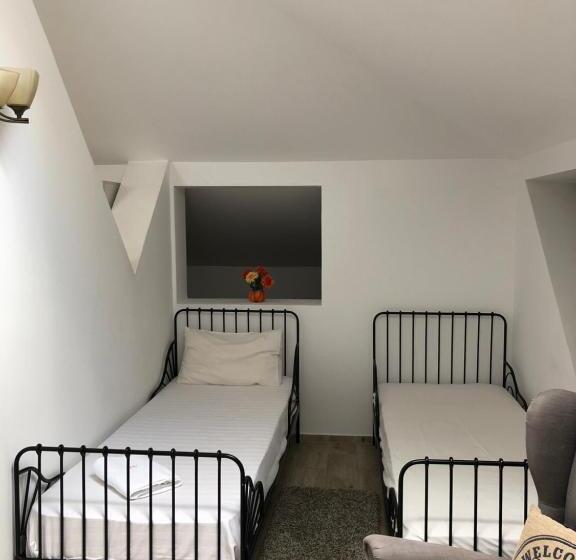 اتاق استاندارد سه نفره, Nova Residence 2