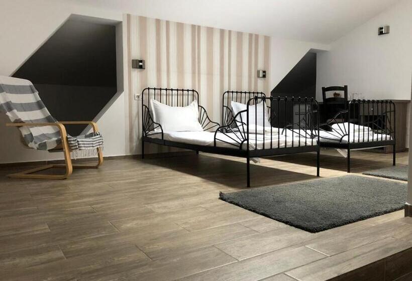 اتاق استاندارد سه نفره, Nova Residence 2