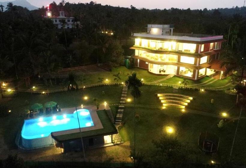 스탠다드 트리플 룸, Room In Guest Room   Lakerose Wayanad Resort   Lake View