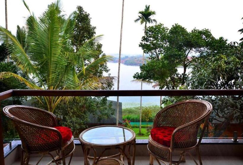 스탠다드 트리플 룸, Room In Guest Room   Lakerose Wayanad Resort   Lake View
