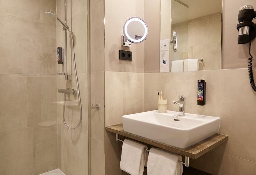 Номер Superior, Holiday Inn   The Niu, Hub Dusseldorf Messe, An Ihg