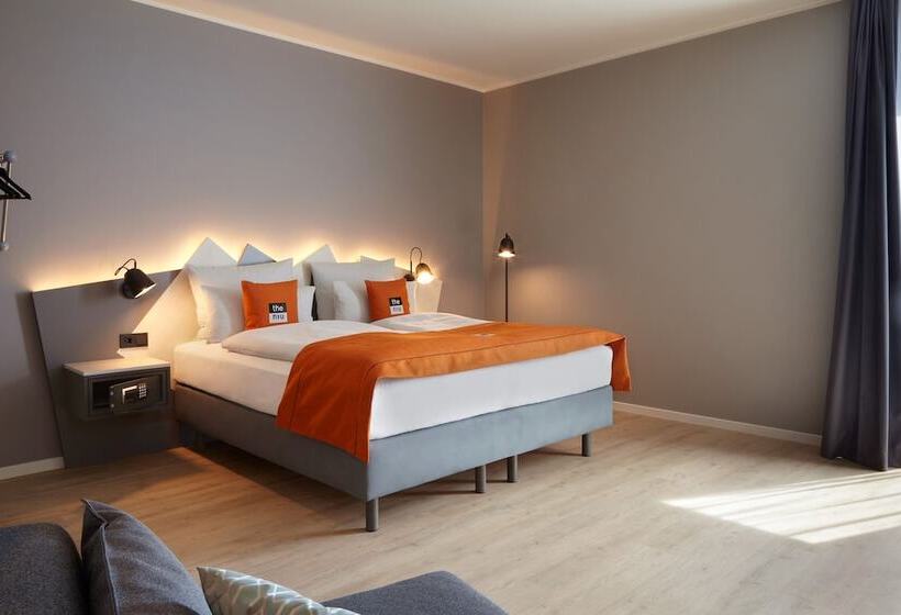 Номер Deluxe, Holiday Inn   The Niu, Hub Dusseldorf Messe, An Ihg