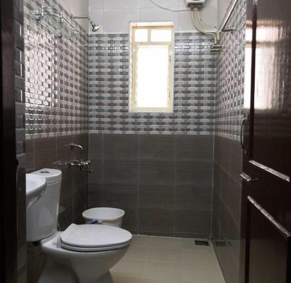 Quarto Deluxe, Kiruba Castle