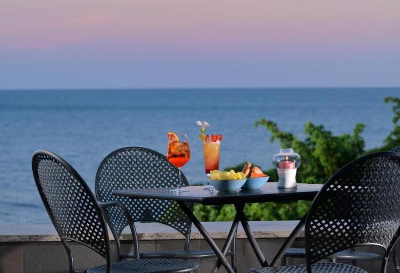 コンフォートルーム, Riva Del Sole Resort & Spa
