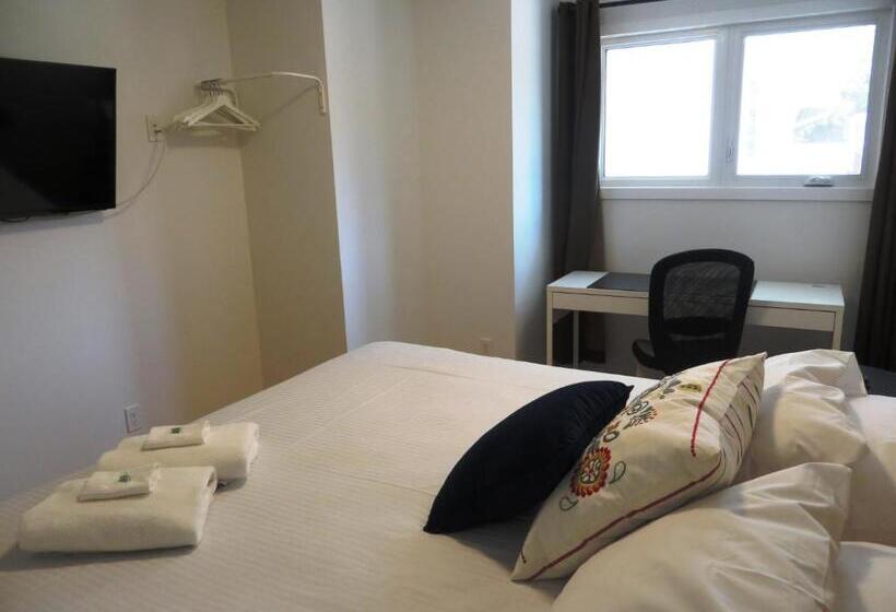 デラックスルーム, The Inn On College