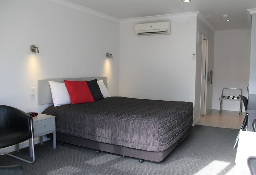 스탠다드 스튜디오, Pukekura Motor Lodge
