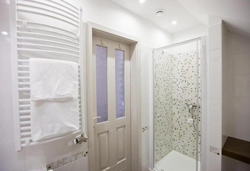 اتاق سوپریور سه تخته, Tornácos Hotel   Hegykő