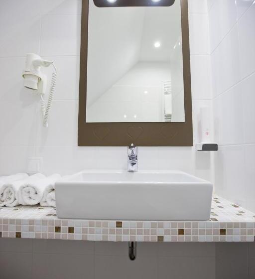 سوییت, Tornácos Hotel   Hegykő