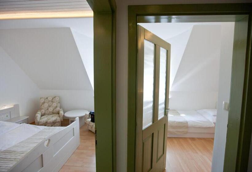 سوییت, Tornácos Hotel   Hegykő