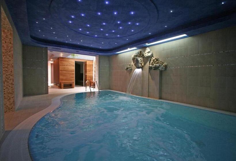 سوییت, Tornácos Hotel   Hegykő