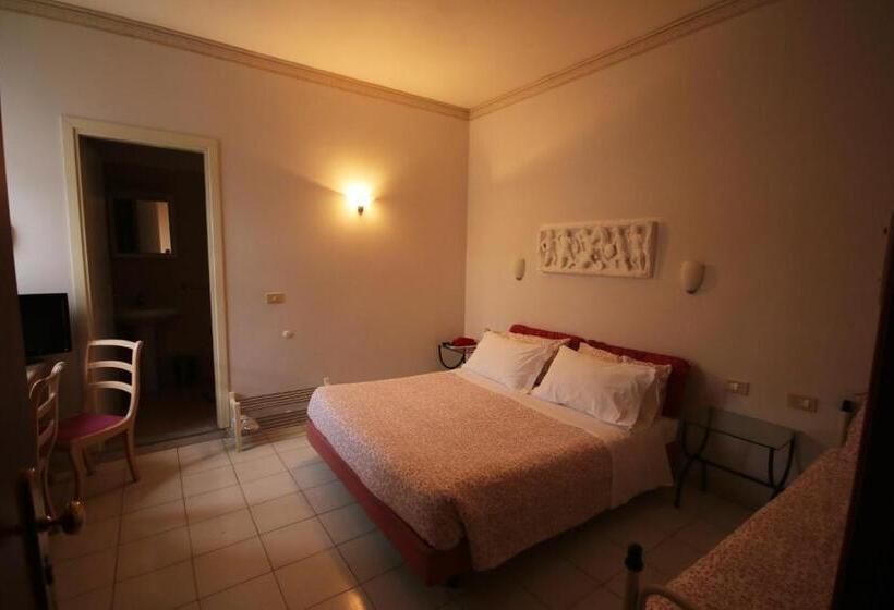 اتاق استاندارد سه نفره, Villa Gina