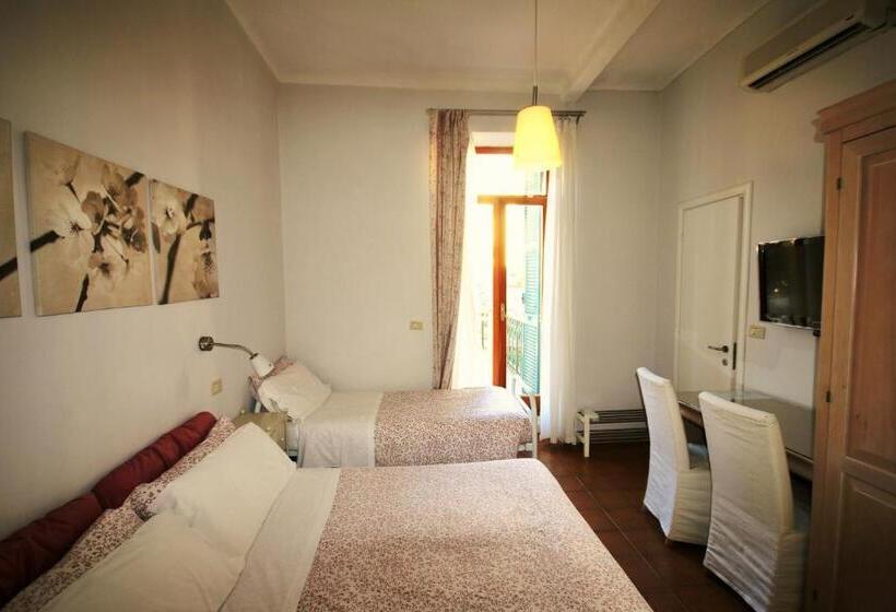 اتاق استاندارد سه نفره, Villa Gina