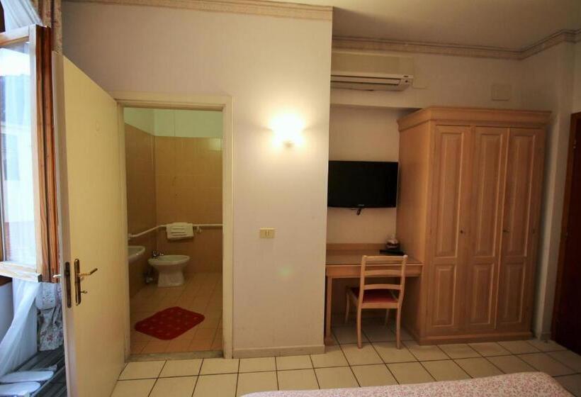 اتاق استاندارد چهار تخته, Villa Gina
