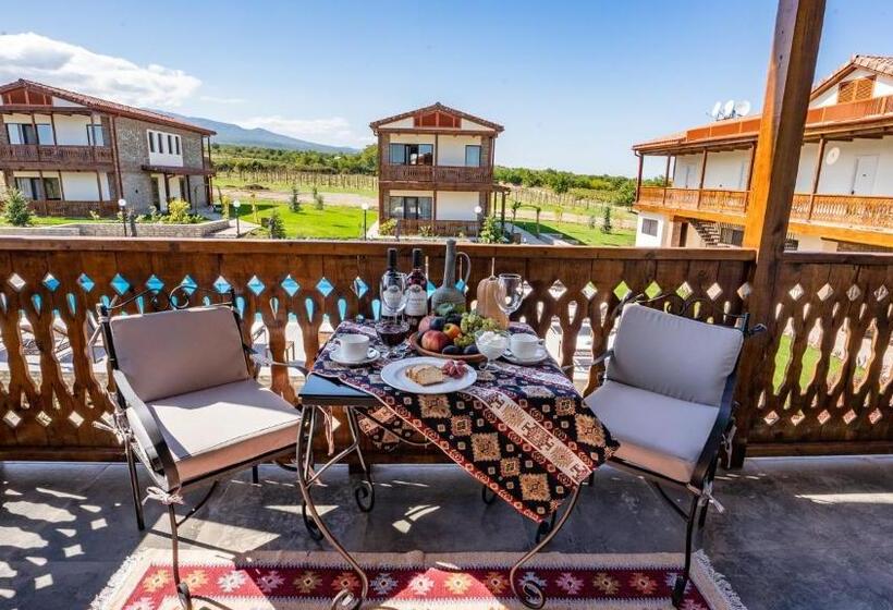 سوئیت با بالکن, Château Mosmieri Hotel & Winery