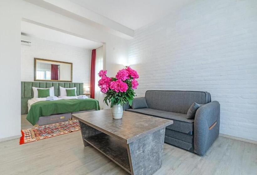 سوئیت با بالکن, Château Mosmieri Hotel & Winery