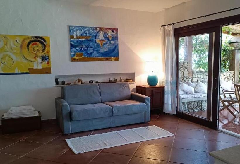 آپارتمان 3 خوابه با چشم‌انداز دریا, Villaggio Est A Capo Coda Cavallo San Teodoro